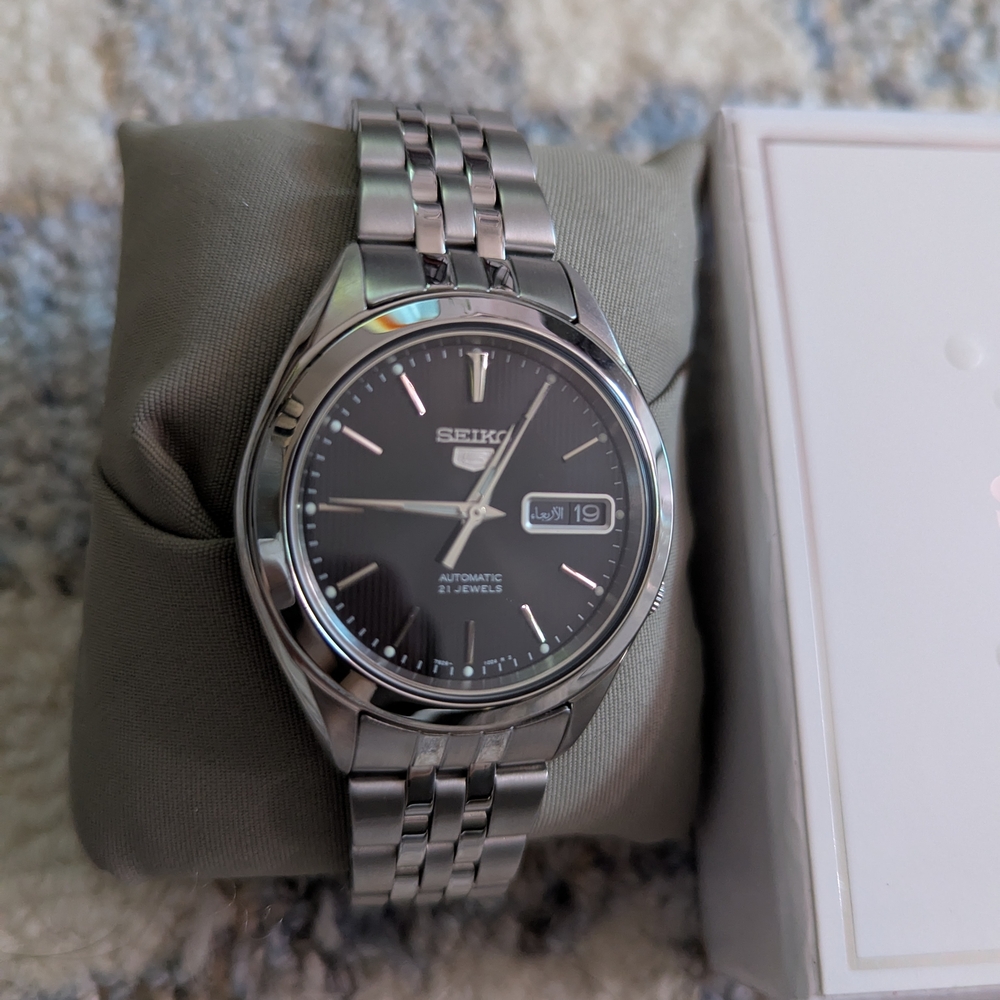 Seiko 5 Men's Stainless Steel Watch - Picture 3 of 8